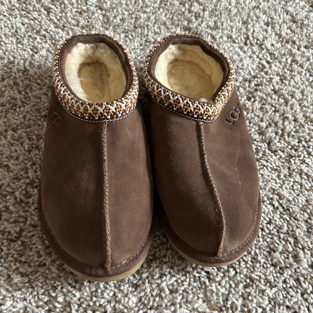 LIKE NEW Chocolate brown kids UGG Tasman